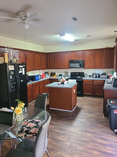 een keuken met houten kasten en een zwarte koelkast bij Warren Seabrook in Covington