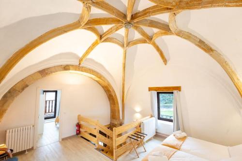 a large room with a large wooden ceiling at Arce singular by urbanhosting in Arce