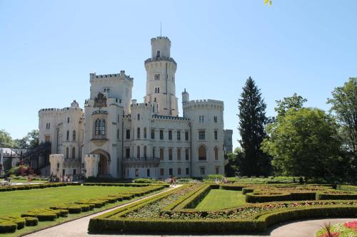 a castle with a garden in front of it at chata KONIKLEC u Veselských pískoven in Vlkov