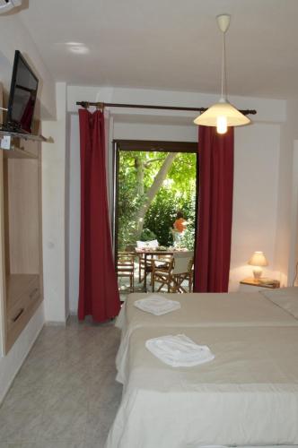 Una cama o camas en una habitación de Mirto Apartments