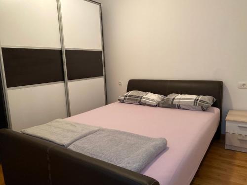 Ένα ή περισσότερα κρεβάτια σε δωμάτιο στο Apartment Lux