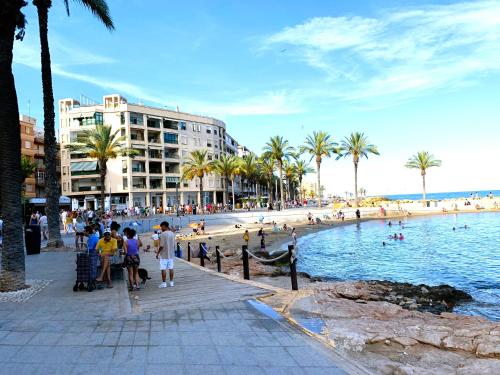 2 BR Beautiful apartment 300m from beach with pool!