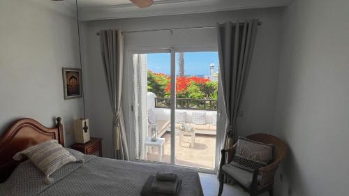 Casa Casablanca Carlos Park, tranquil yet central area 15 minutes walk to town centre