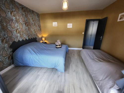 a bedroom with two beds in a room at L'Antre des Généraux in Percy