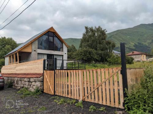 Üldine mäevaade või majutusasutusest Kazbegi Cottage Memo pildistatud vaade