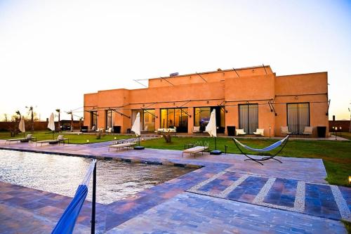 Πισίνα στο ή κοντά στο Somptueuse Villa avec Paddle, Hammam et Wi-Fi