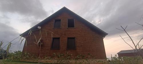 Het gebouw waarin de lodge zich bevindt