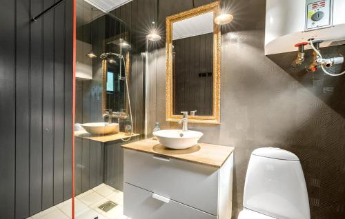 a bathroom with two sinks and a mirror at Beautiful Home In Give With Kitchen in Give