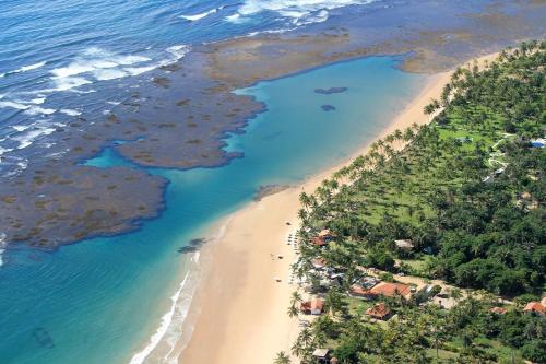 an aerial view of a beach next to the ocean at Taipu - BEM PERTO das Piscinas Naturais in Marau