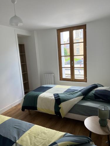 Ένα ή περισσότερα κρεβάτια σε δωμάτιο στο L'appartement des Perroquets