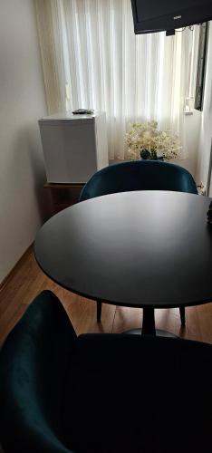 a table and two chairs in a room at SOBE/ROOMS RIVA in Zadar
