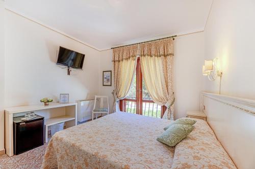 a bedroom with a bed and a window at Villa Capitorsola in Capoliveri