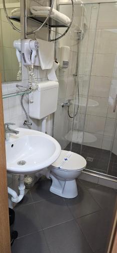 a bathroom with a toilet and a sink at SOBE/ROOMS RIVA in Zadar
