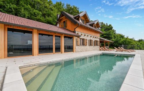 Πισίνα στο ή κοντά στο 2 Bedroom Nice Home In Gornja Rijeka
