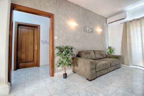 Posezení v ubytování Spacious Corner Maisonette - Blessings