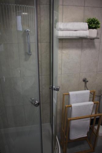 a shower with a stack of towels in a bathroom at Studio Apartman Dijana in Karlobag