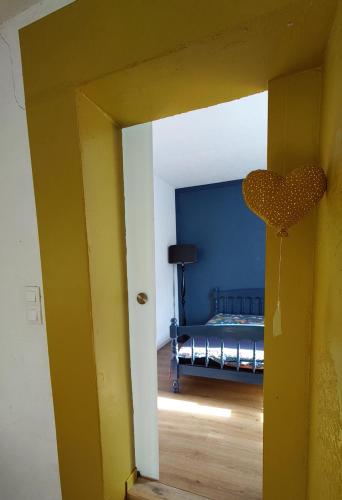 a room with a heart hanging from a door at L'atelier, Dépendance à la campagne in Teulat