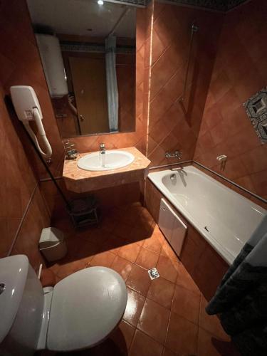 a bathroom with a toilet and a sink and a tub at Elenite Sea View Apartments in Elenite