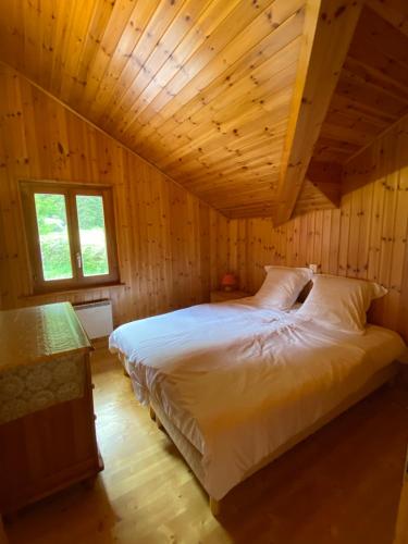 Postel nebo postele na pokoji v ubytování Auberge du Val des dix