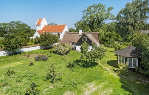 KariseにあるPet Friendly Home In Karise With Saunaの庭のある家の航空写真