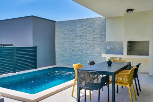 Πισίνα στο ή κοντά στο Villa Coastal Charm Ližnjan with Private Pool