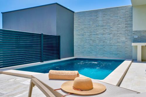 Πισίνα στο ή κοντά στο Villa Coastal Charm Ližnjan with Private Pool