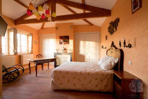 Ένα ή περισσότερα κρεβάτια σε δωμάτιο στο Le Relais Des Dames