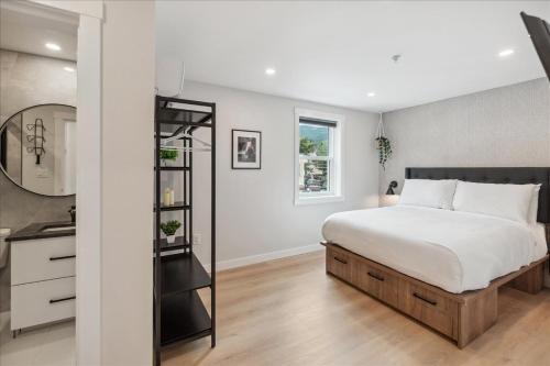 a bedroom with a large bed and a mirror at The Oak Hotel in Nelson