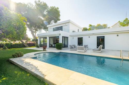 Stunning villa near the beach
