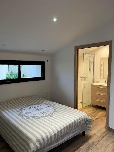 Postel nebo postele na pokoji v ubytování Chambre indépendante avec jardin - 100m de la mer