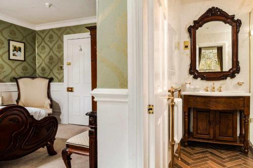 a bathroom with a sink and a mirror at Plas Dinas Country House in Caernarfon