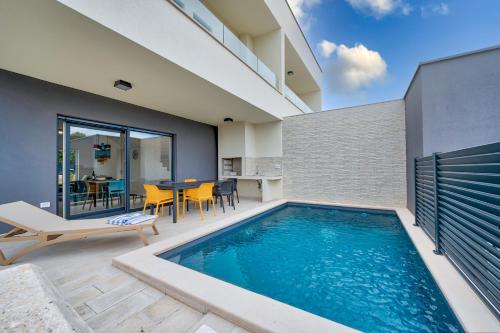 Villa Blue Oasis Ližnjan with Private Pool