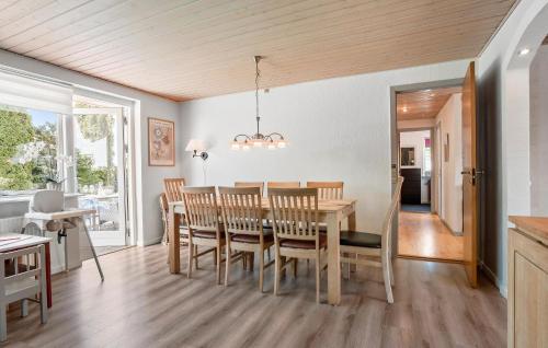 a dining room and kitchen with a table and chairs at 3 Bedroom Awesome Home In Videbæk in Videbæk