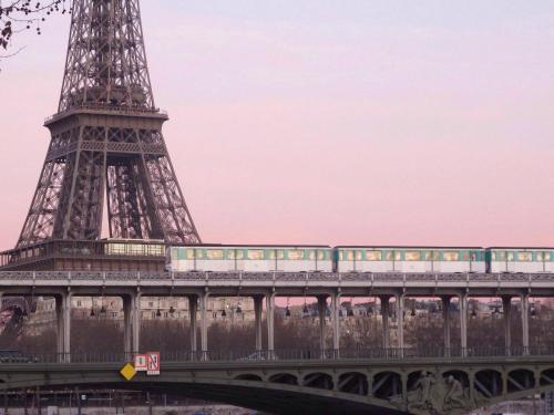 Eiffel Citea Access dayroom Espace Paris sans nuitée et Chambre partagée Chatillon nuitée -- Repos journée ou Espace Travail 8-19h Proche Tour Eiffel ou Usage bureau à l'heure en journée -- Nuitée Chatillon Avenue Paris