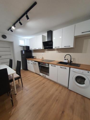 ARONIA s terasou & parking free