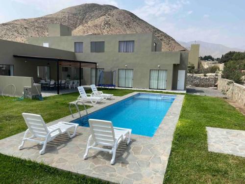 Bazén v ubytování Casa de Campo en Cieneguilla nebo v jeho okolí
