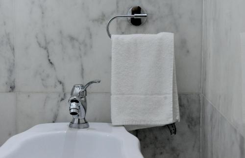 A bathroom at ARIA DI CASA APARTMENT