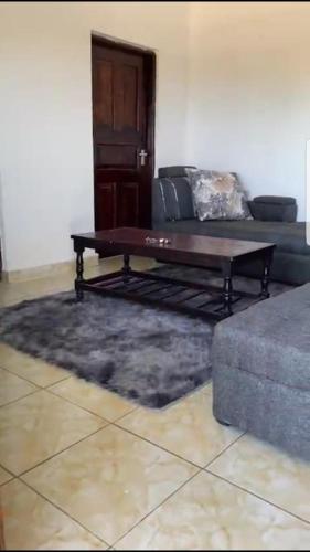 Ruang duduk di Tina's Tranquil Nest, Kilifi