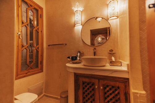 a bathroom with a sink and a mirror at Riad Aslal in Marrakech