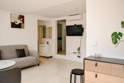 a living room with a couch and a tv at J Home in Lisbon