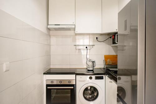 a kitchen with a washer and a washing machine at J Home in Lisbon
