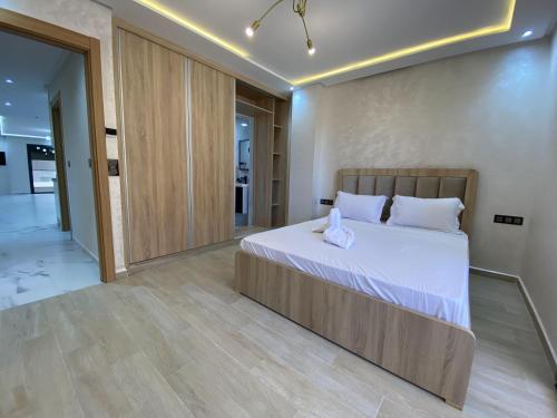 Postel nebo postele na pokoji v ubytování appartment igar azougagh elhoceima