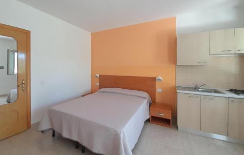Η κουζίνα ή μικρή κουζίνα στο Cozy Apartment In Vieste With Wifi