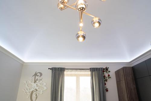 a ceiling fan in a room with a window at Casa Vacanze Villa Esterina in Ercolano