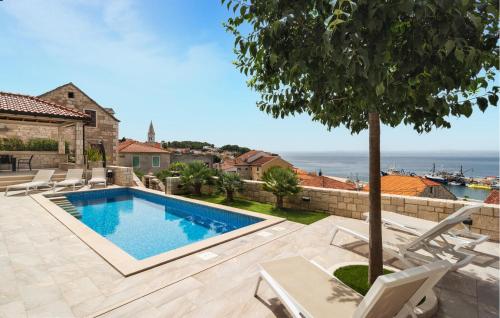 6 Bedroom Awesome Home In Sumartin