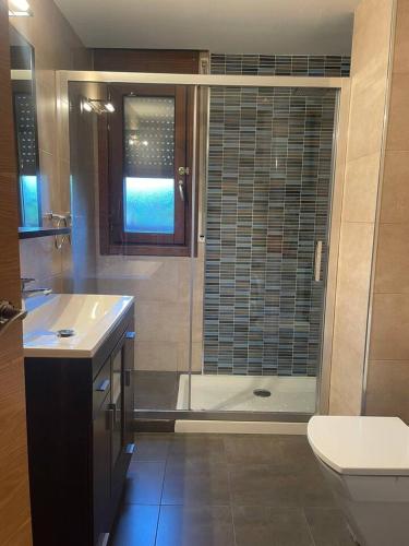 Bilik mandi di Apartament Cal Cinto