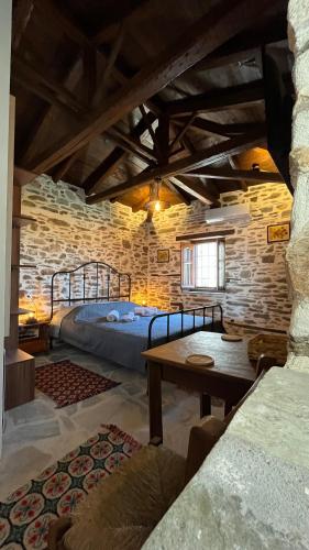Ένα ή περισσότερα κρεβάτια σε δωμάτιο στο San Lorenzo Cottage - Παραδοσιακά Πέτρινα Δωμάτια