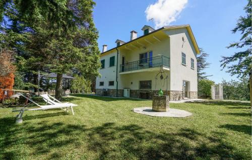 a large house with a yard with a bench at Cozy Home In Marsaglia With Kitchen in Marsaglia