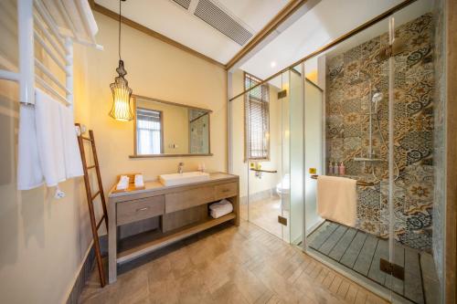 Koupelna v ubytování Blossom Hill Yuejingzhuang Hotel