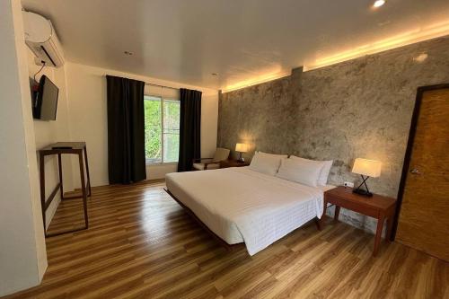 Ein Bett oder Betten in einem Zimmer der Unterkunft TANYA Baan Bon Doi